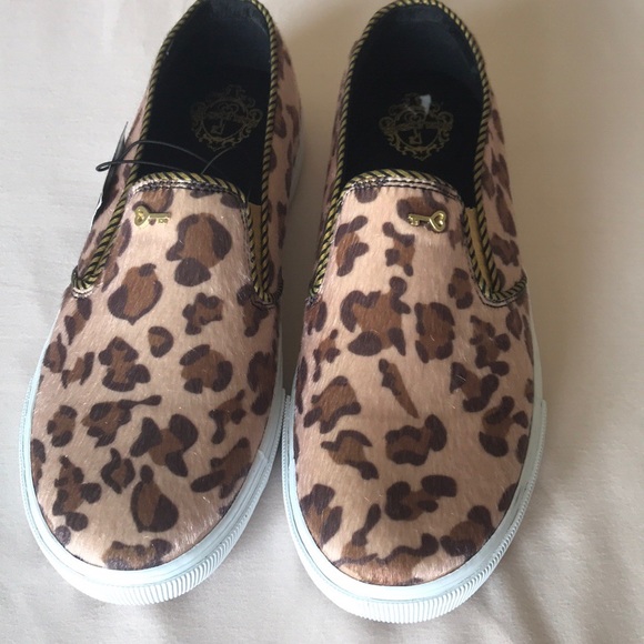 Shoes - 🆕Skechers Sneakers